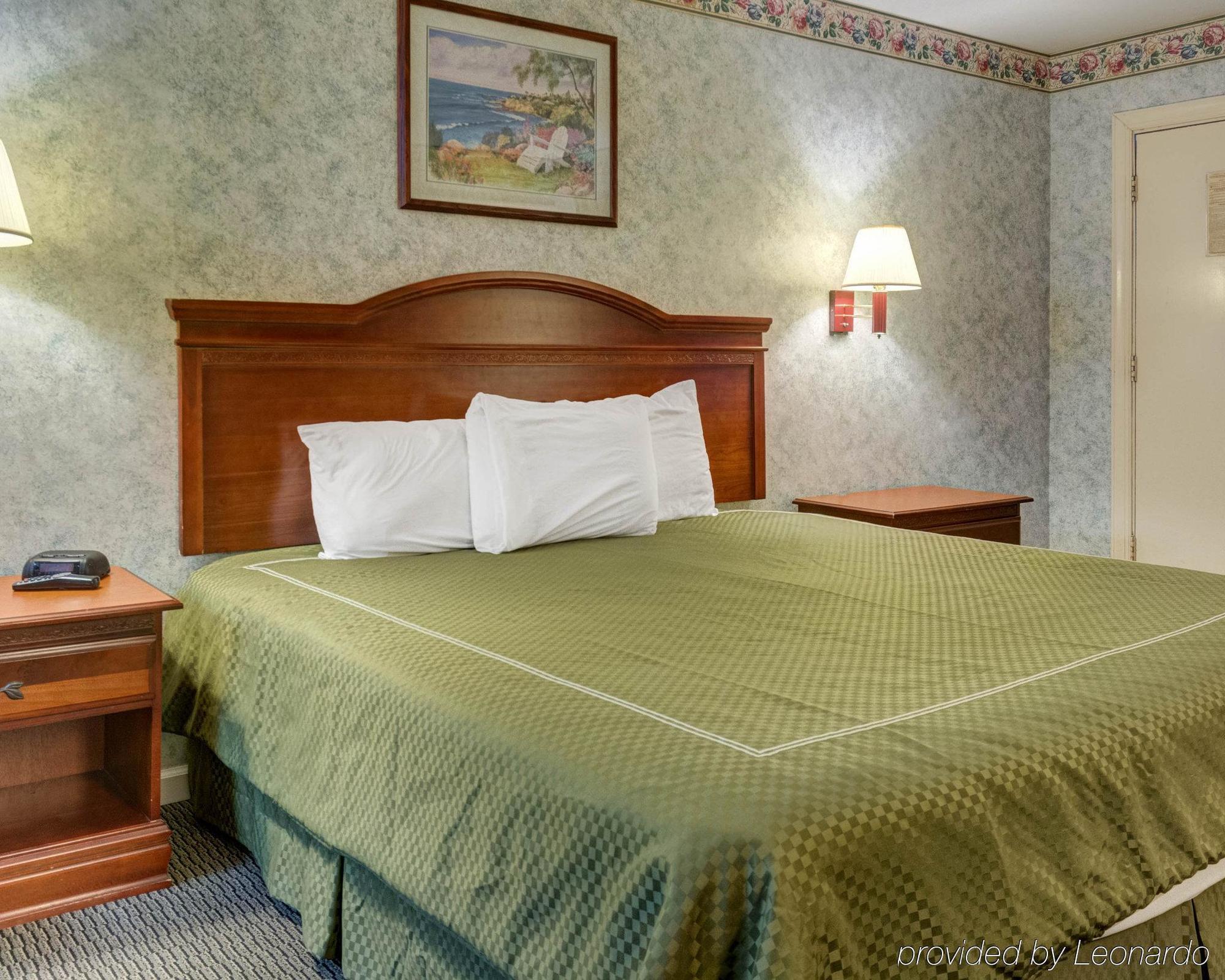 Rodeway Inn & Suites Williamsburg Bagian luar foto
